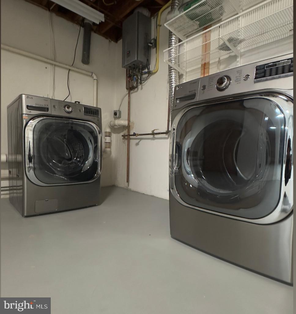 POTOMAC OUTSIDE - Residential