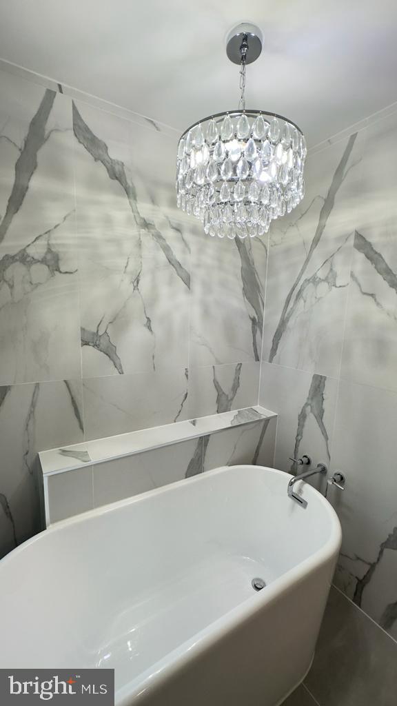 POTOMAC OUTSIDE - Residential