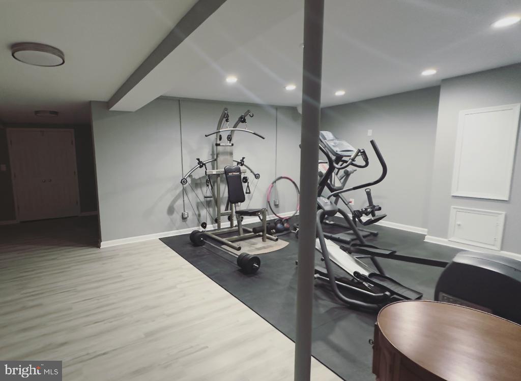 POTOMAC OUTSIDE - Residential