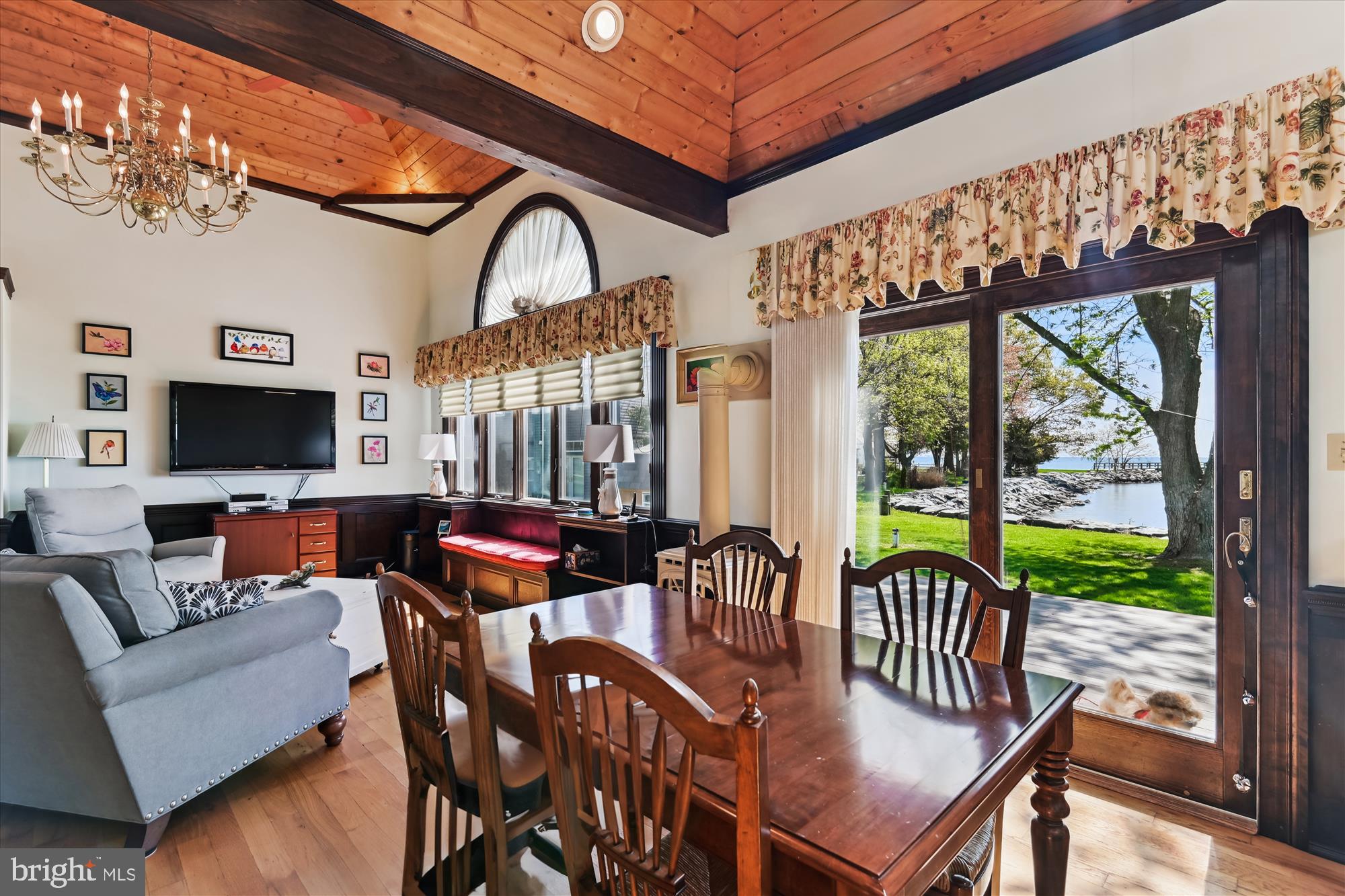 COLUMBIA BEACH - Residential