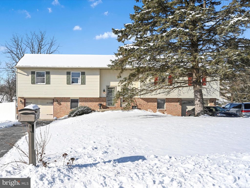 Photo of 111 Sharona Drive, LITITZ, PA 17543 (MLS # PALA2063232)