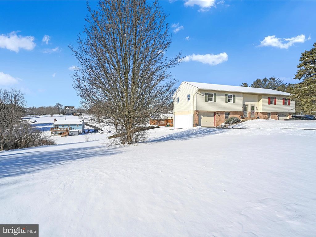 Photo of 111 Sharona Drive, LITITZ, PA 17543 (MLS # PALA2063232)