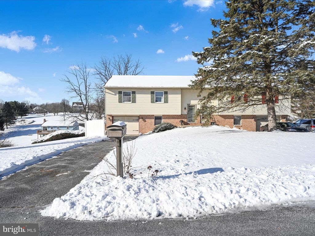 Photo of 111 Sharona Drive, LITITZ, PA 17543 (MLS # PALA2063232)