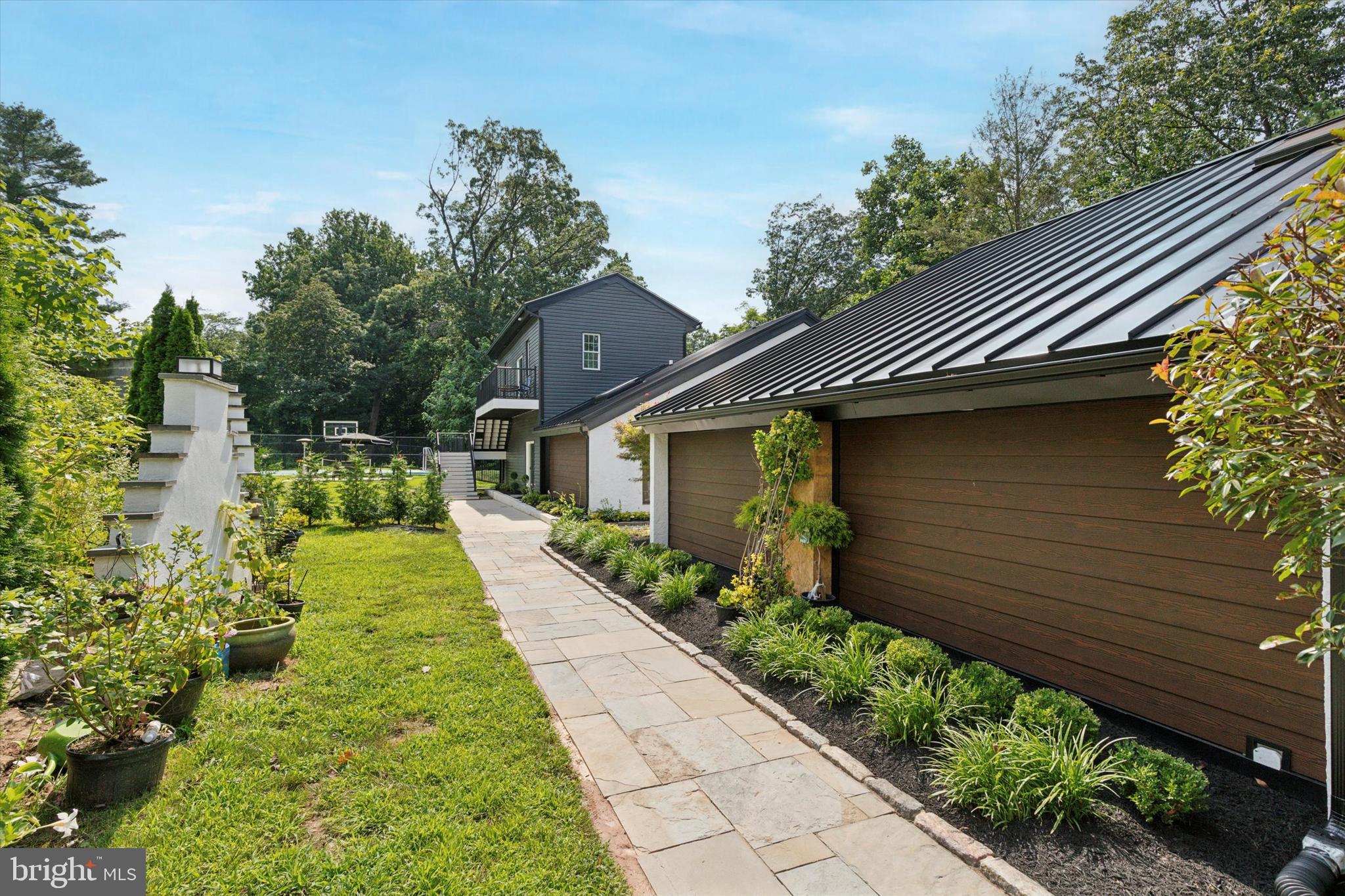 1220 VALLEY ROAD