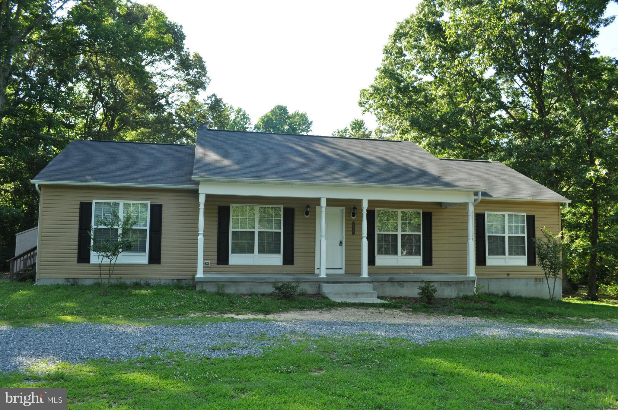 Super clean rambler is ready for quick occupancy. 3 good sized bedrooms, kitchen, dining area, family room, living room, laundry room - over an acre and a half of property - private! Great location for Pax River NAS, or 30 minutes from Waldorf