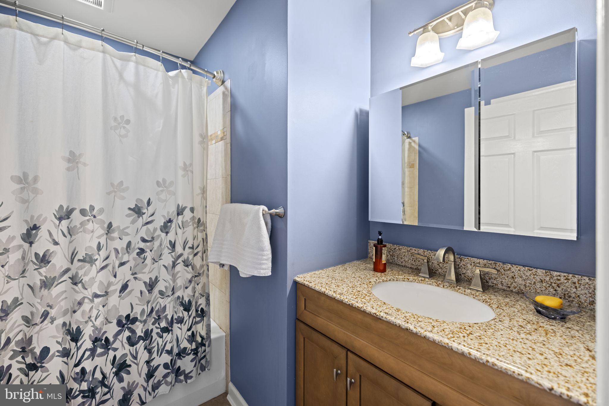 MONTGOMERY WHITE OAK - Residential