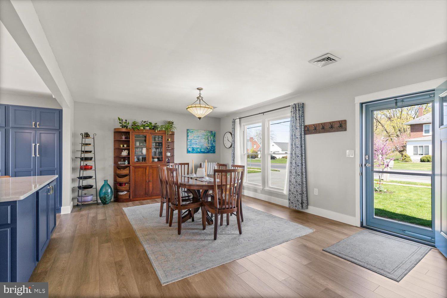 VILLAGE PARK - Residential