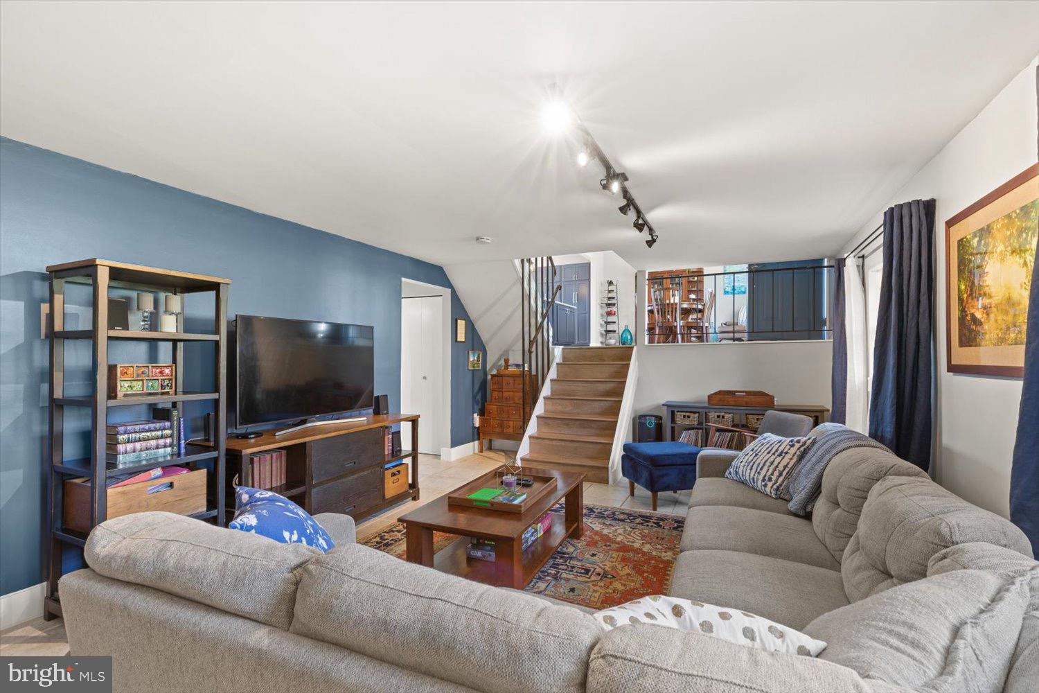 VILLAGE PARK - Residential