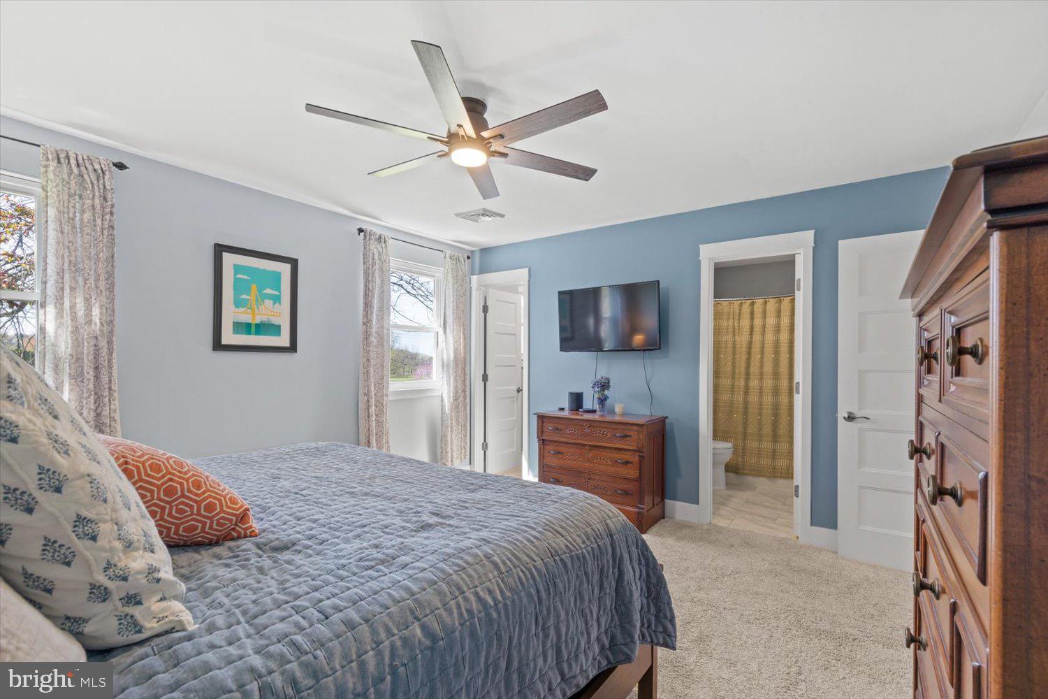 VILLAGE PARK - Residential