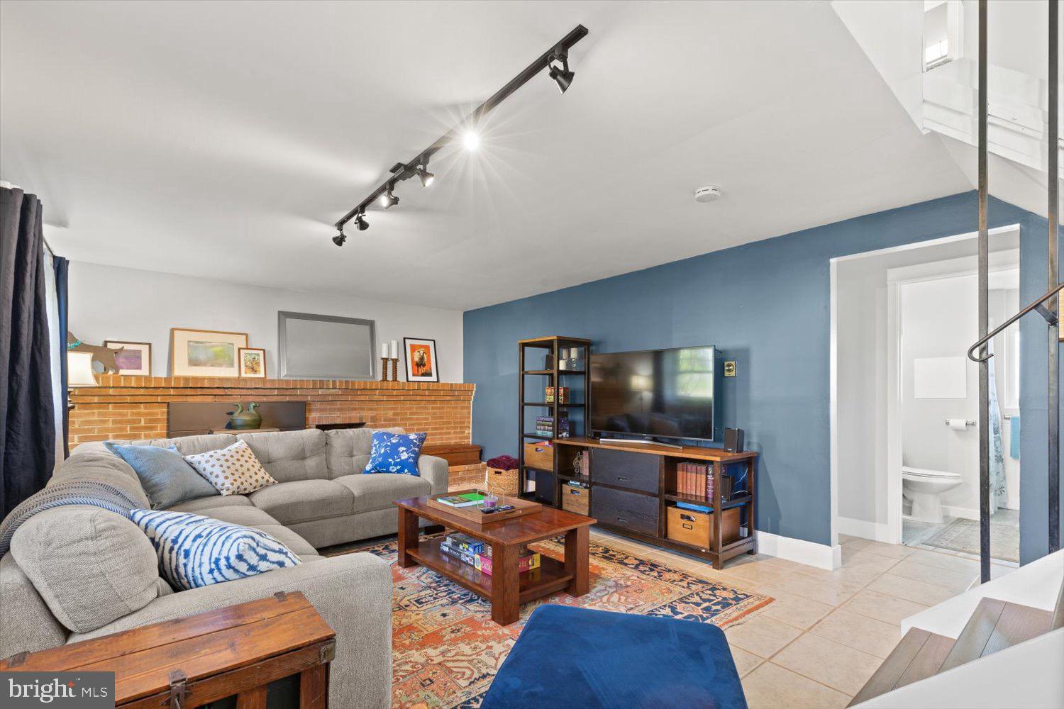 VILLAGE PARK - Residential