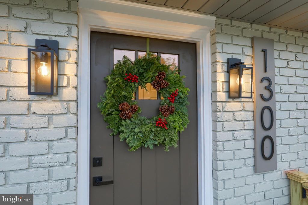 Photo of 1300 LOCUST ST, COLUMBIA, PA 17512 (MLS # PALA2028692)