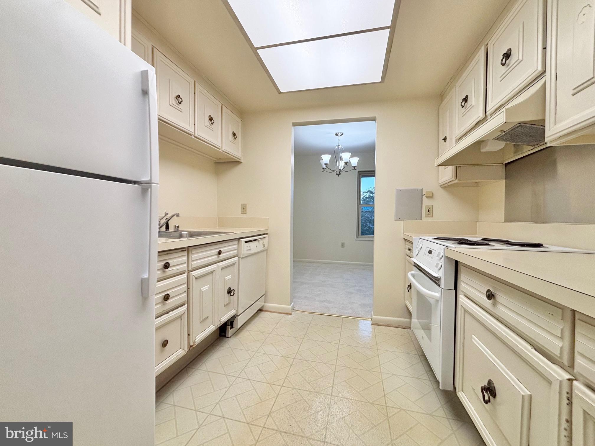 LEISURE WORLD - Residential