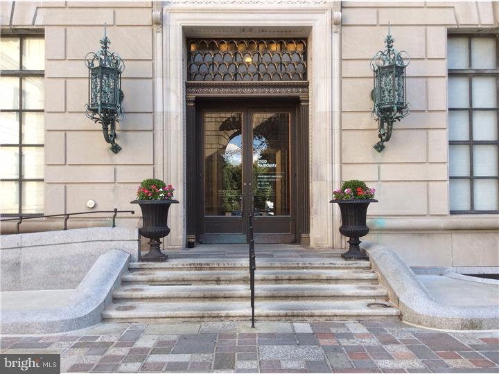 LOGAN SQUARE - Residential Lease