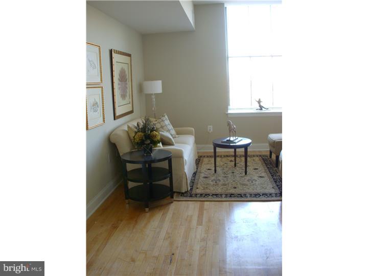 LOGAN SQUARE - Residential Lease