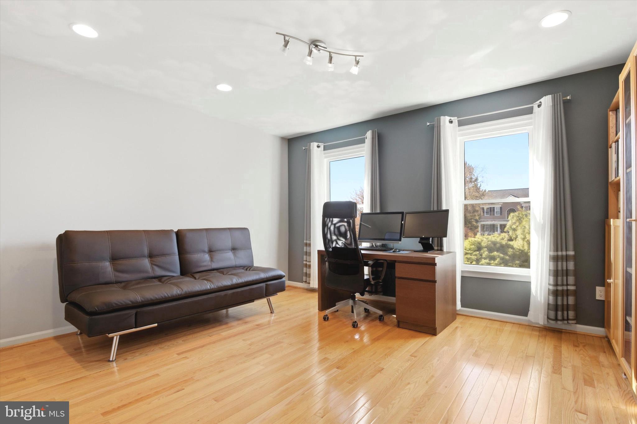 NORTHAMPTON ESTS - Residential