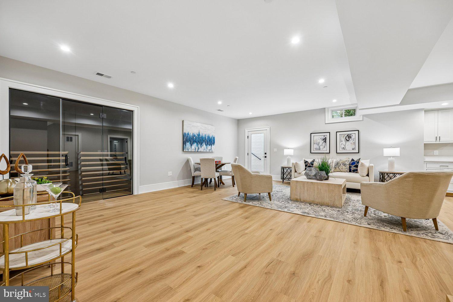 OAKLAND TERRACE - Residential