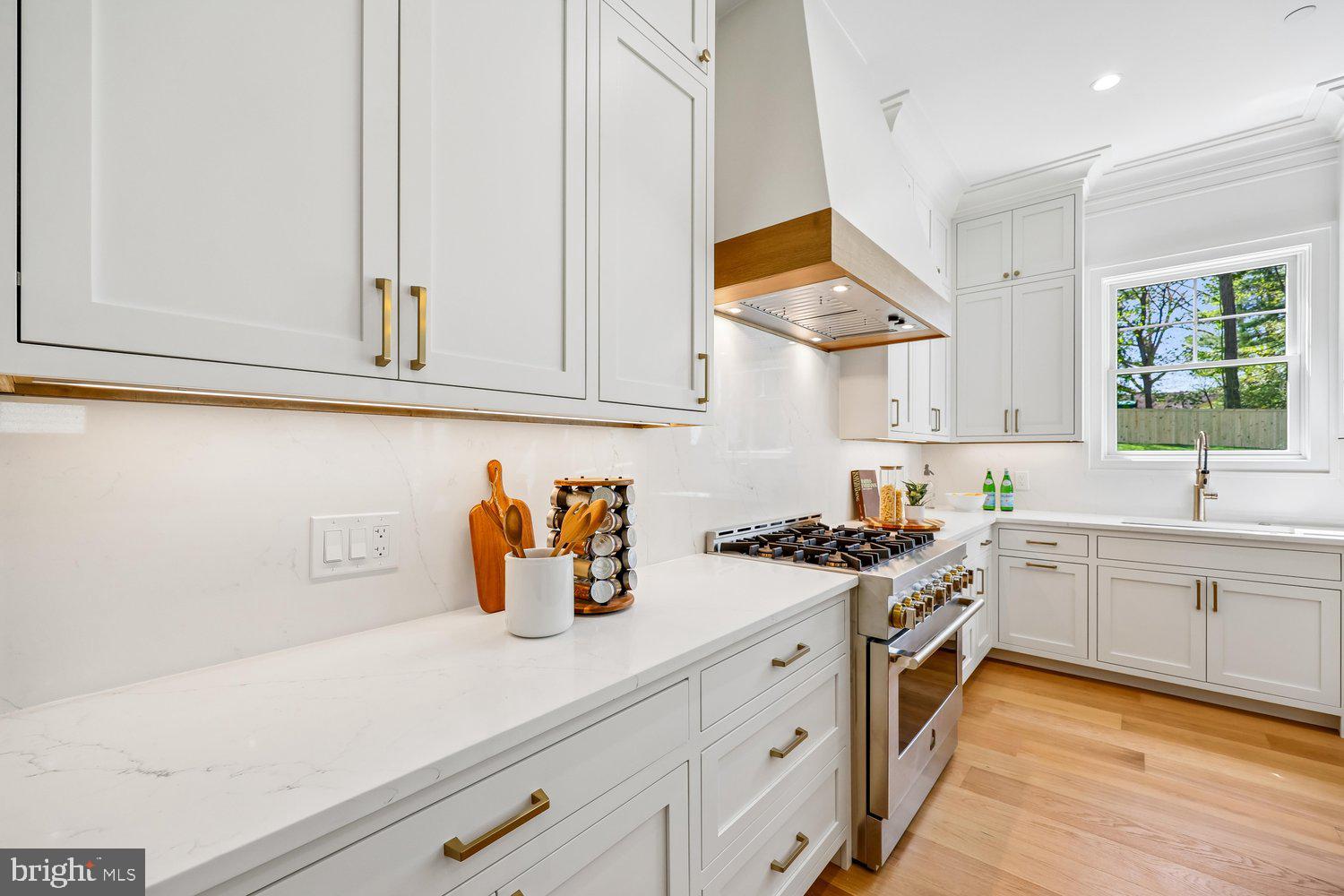 OAKLAND TERRACE - Residential