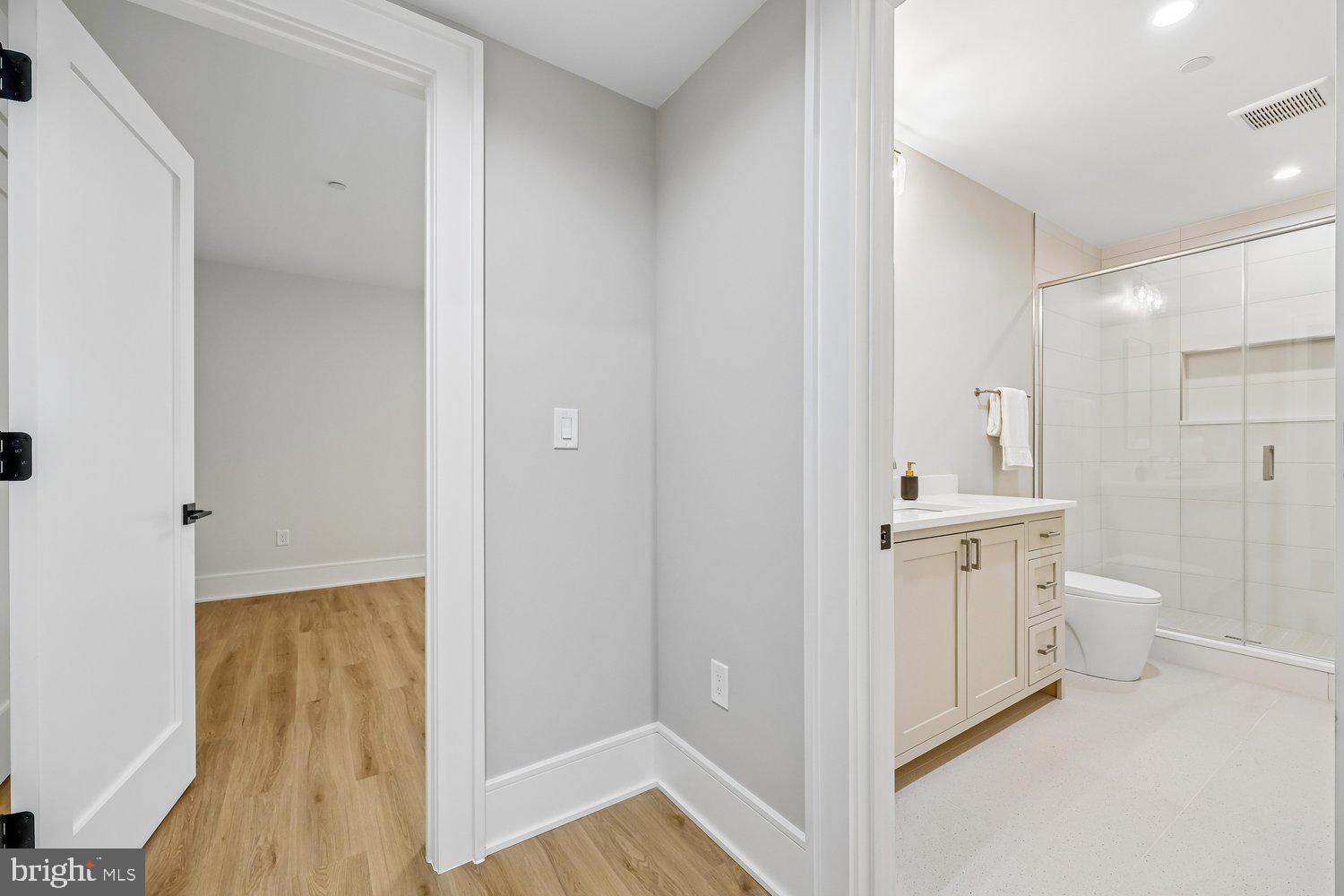 OAKLAND TERRACE - Residential