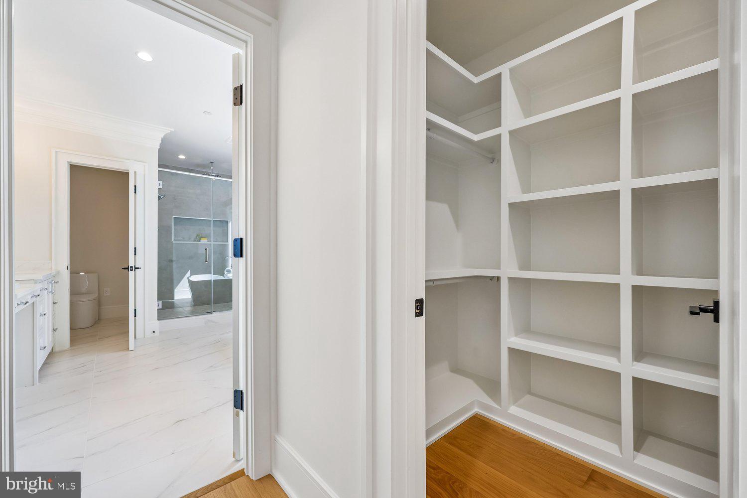 OAKLAND TERRACE - Residential