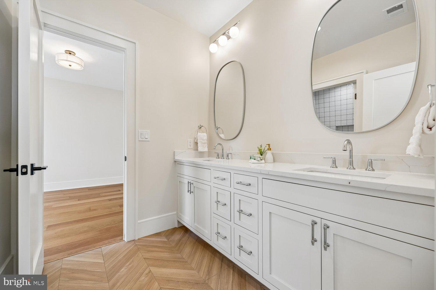 OAKLAND TERRACE - Residential