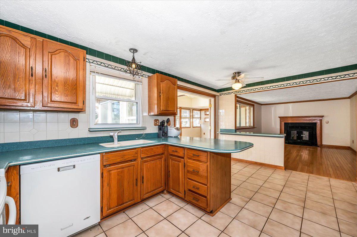 FOUNTAIN ROCK MANOR - Residential