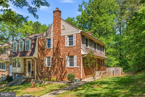 Townhouse For Sale - 3979 Burning Bush Court<br/> FAIRFAX, VA 22033