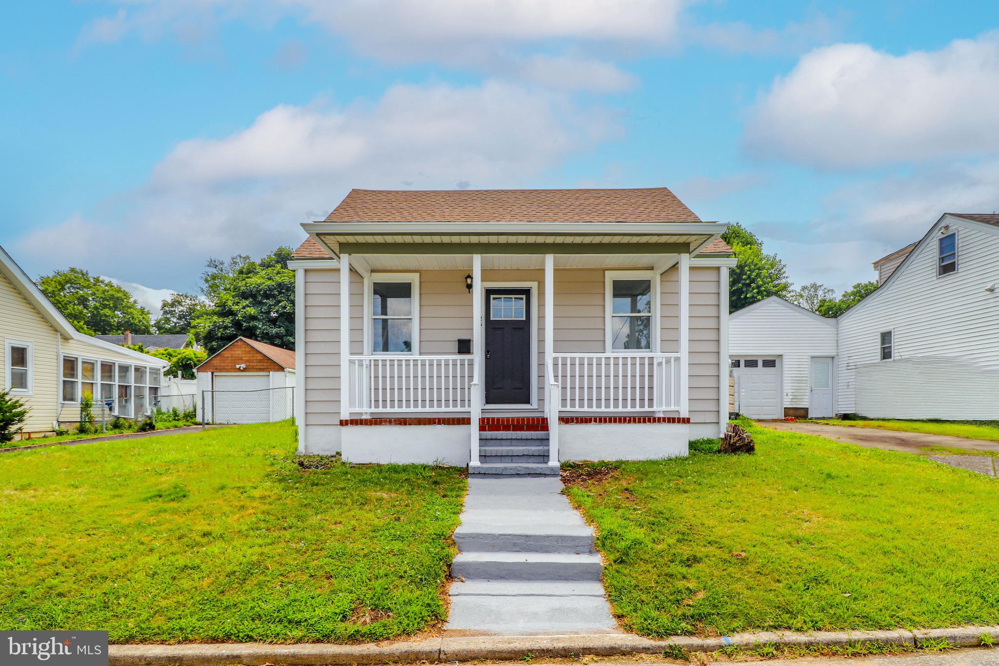 125 GROVER AVENUE
