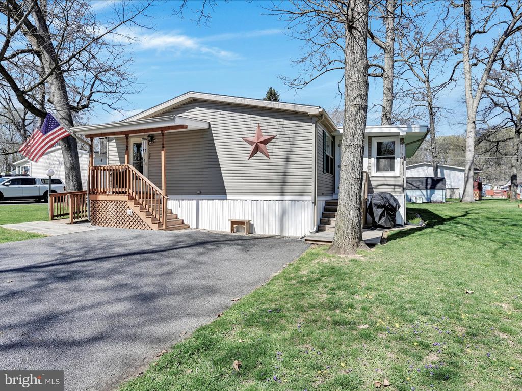 Photo of 21 RAINBOW CIR, ELIZABETHTOWN, PA 17022 (MLS # PALA2033682)