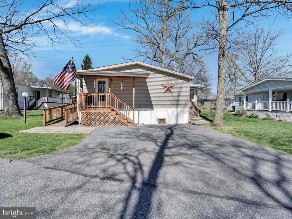 Photo of 21 RAINBOW CIR, ELIZABETHTOWN, PA 17022 (MLS # PALA2033682)