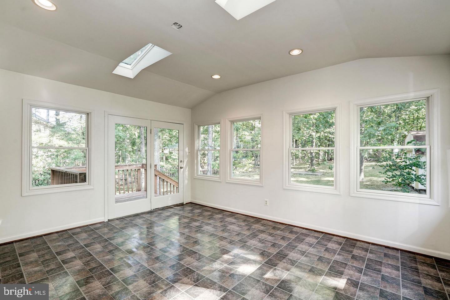 TREESIDE - Residential Lease