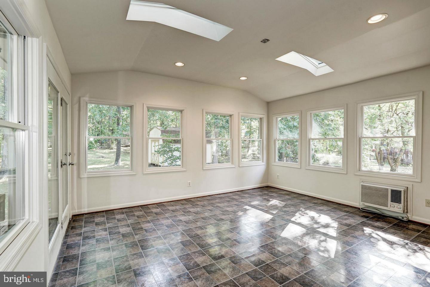 TREESIDE - Residential Lease