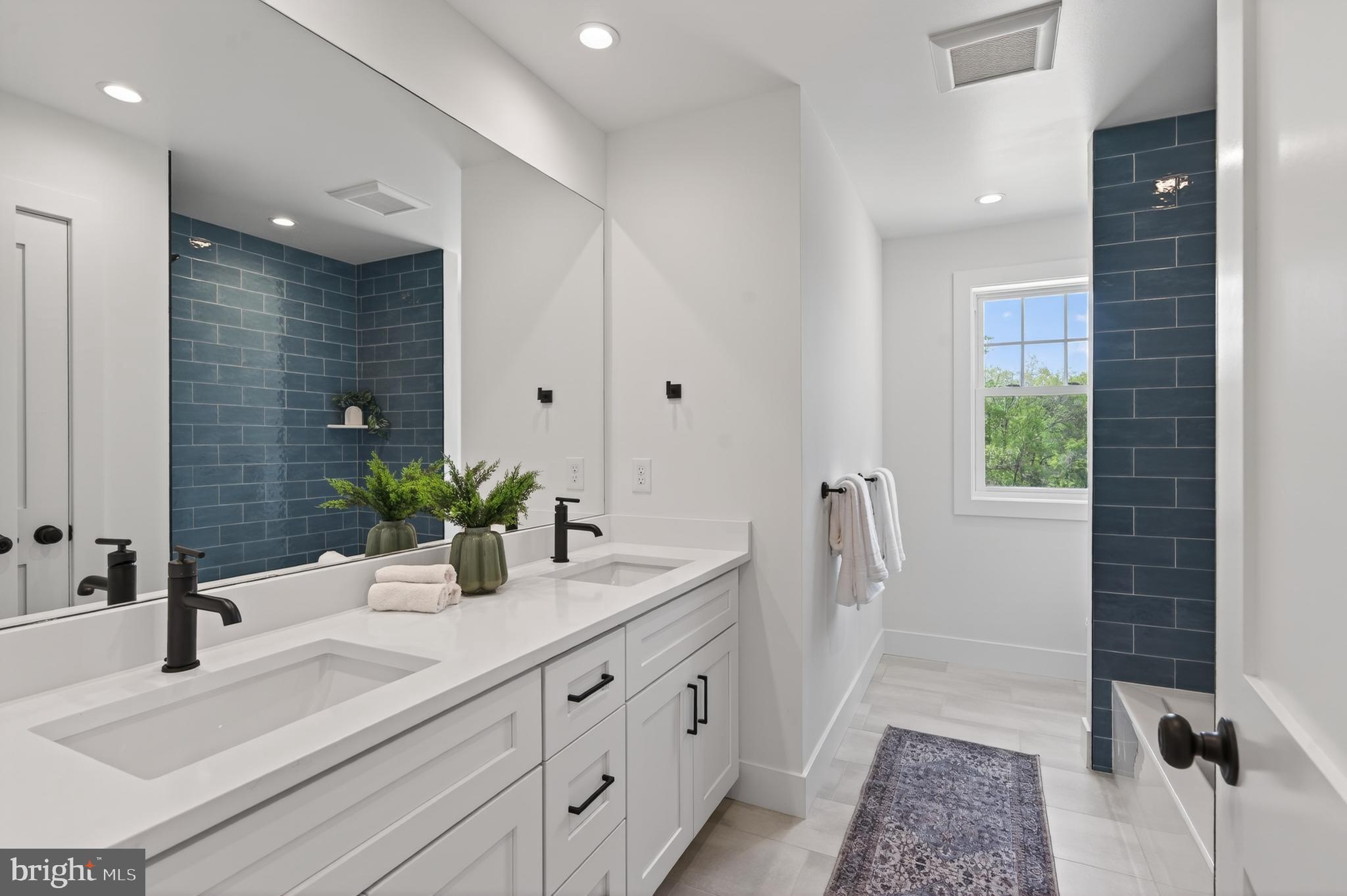 ROSE TREE ESTS - Residential