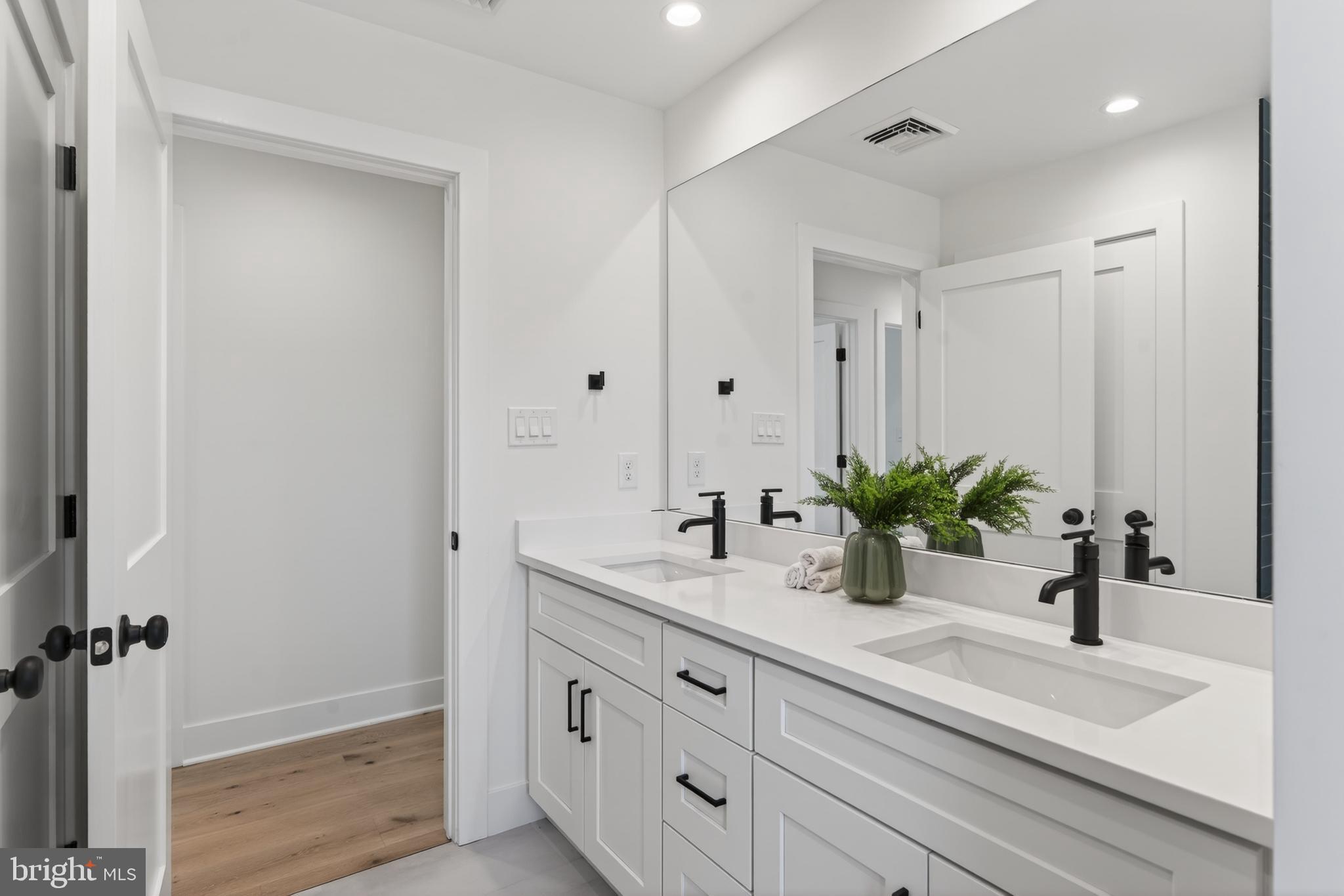 ROSE TREE ESTS - Residential