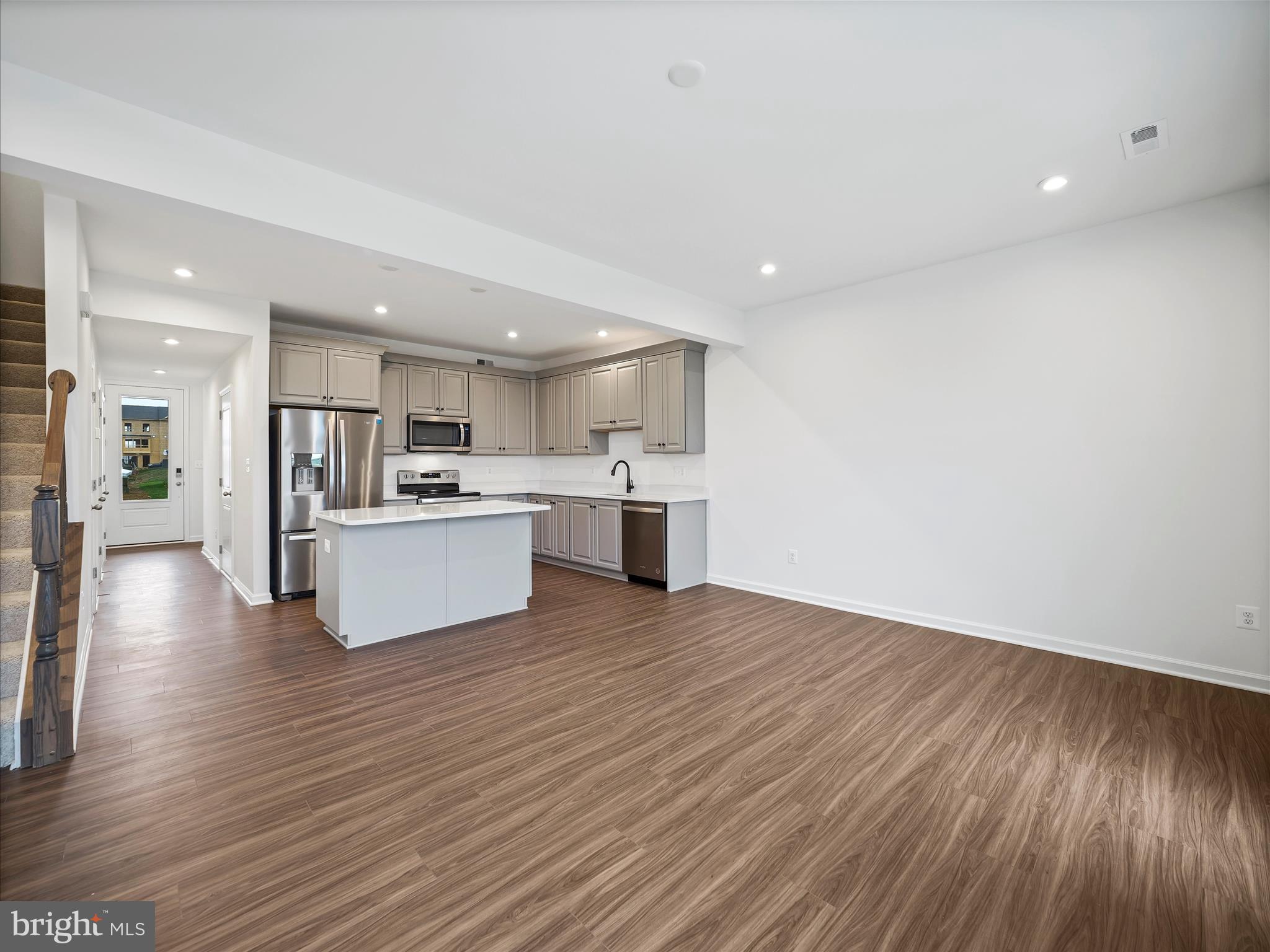 KING'S CROSSING - Residential