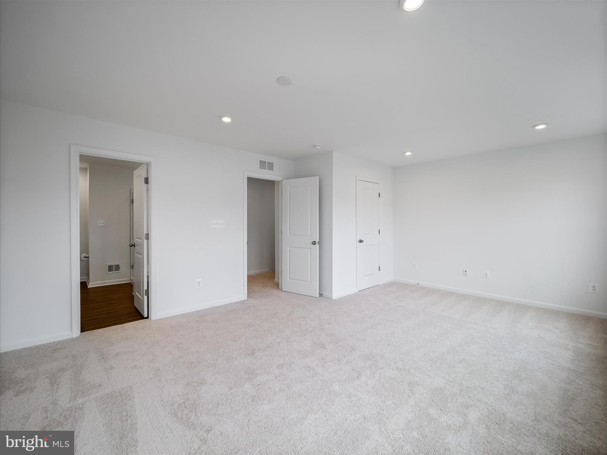 KING'S CROSSING - Residential