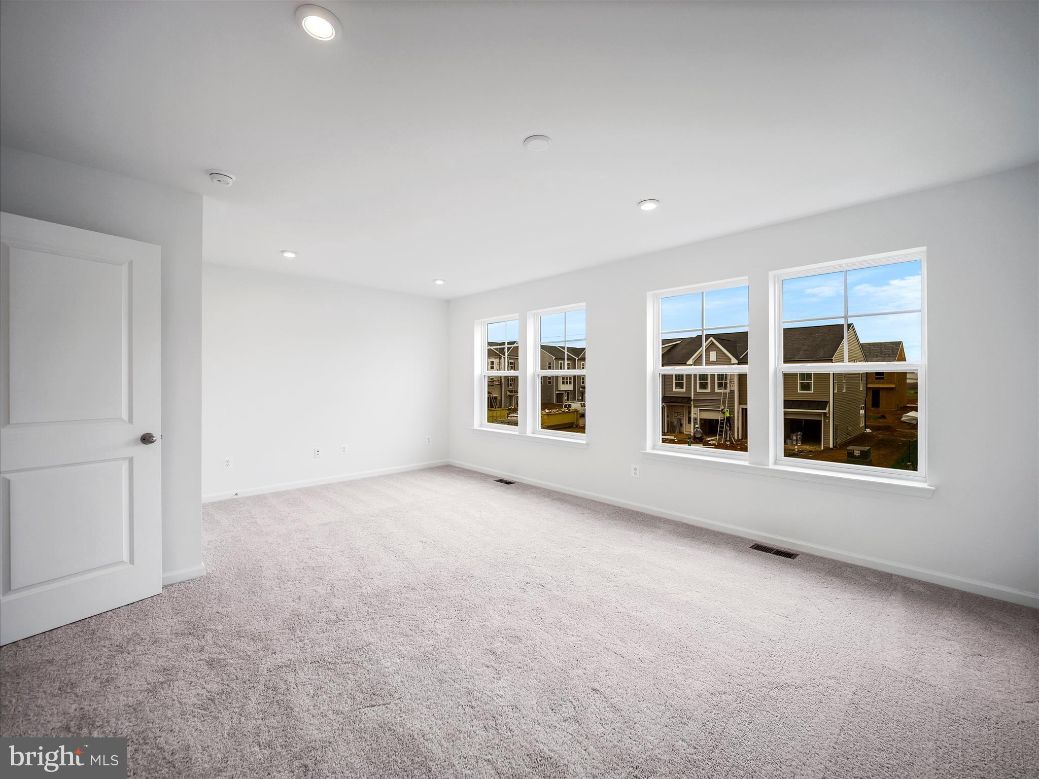 KING'S CROSSING - Residential