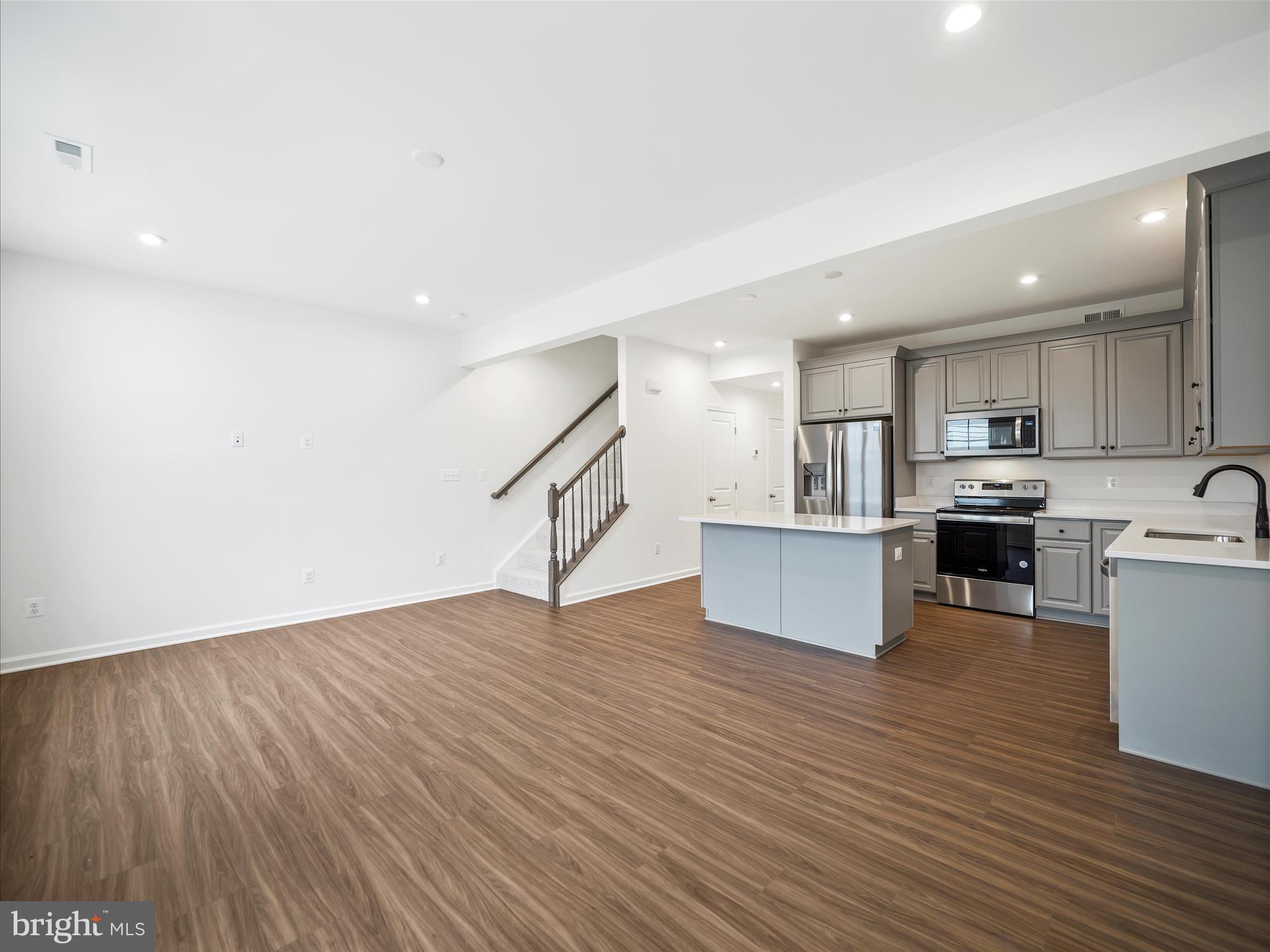 KING'S CROSSING - Residential