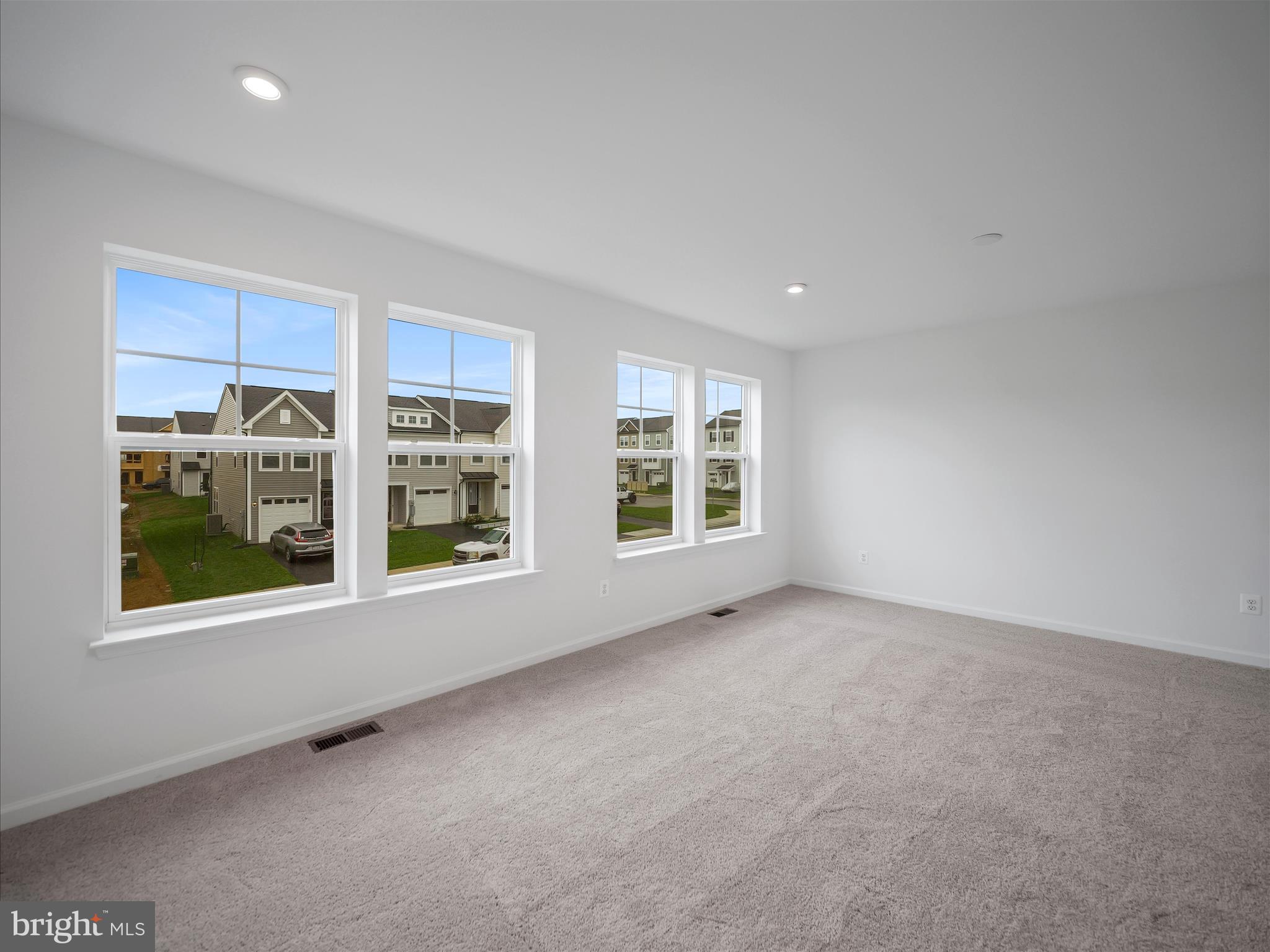 KING'S CROSSING - Residential