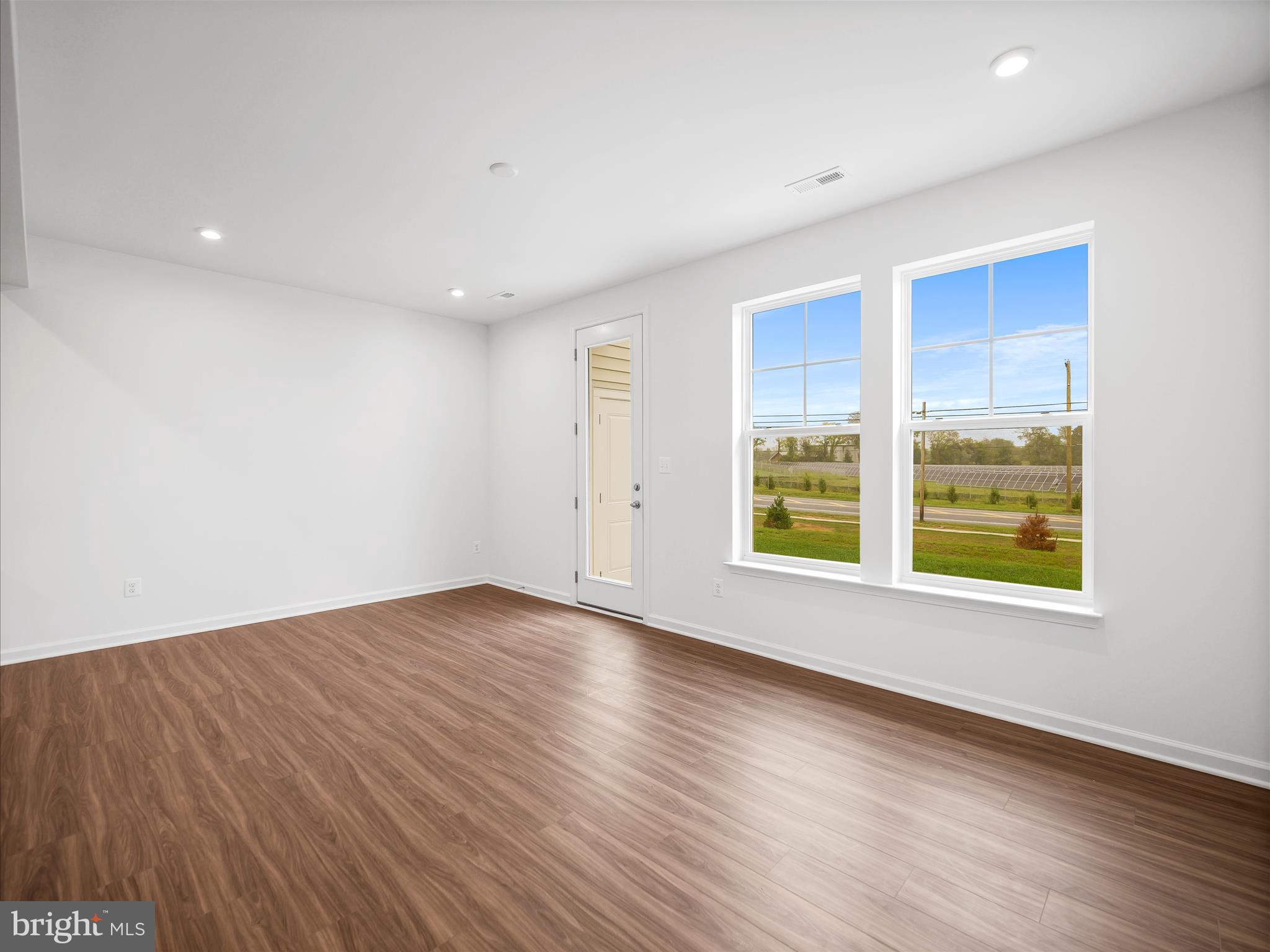 KING'S CROSSING - Residential