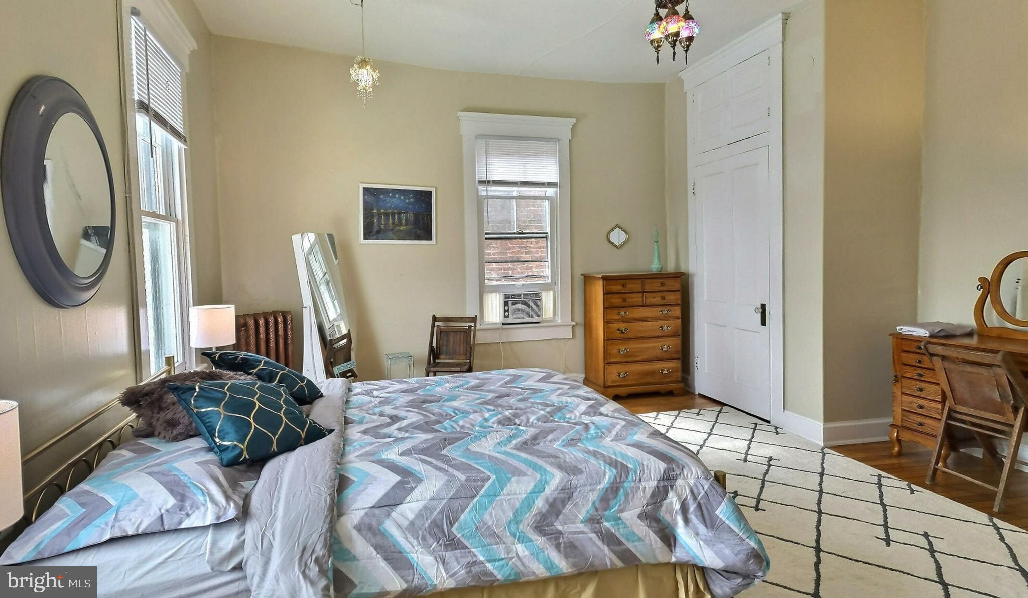 WEST SIDE - Residential