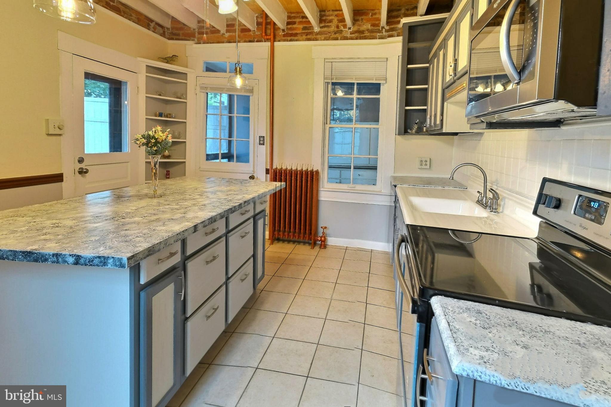 WEST SIDE - Residential