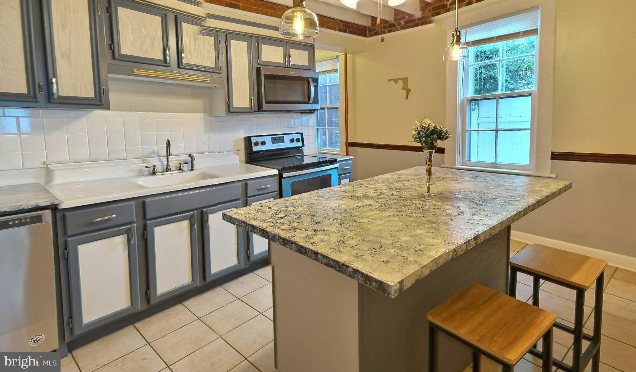 WEST SIDE - Residential