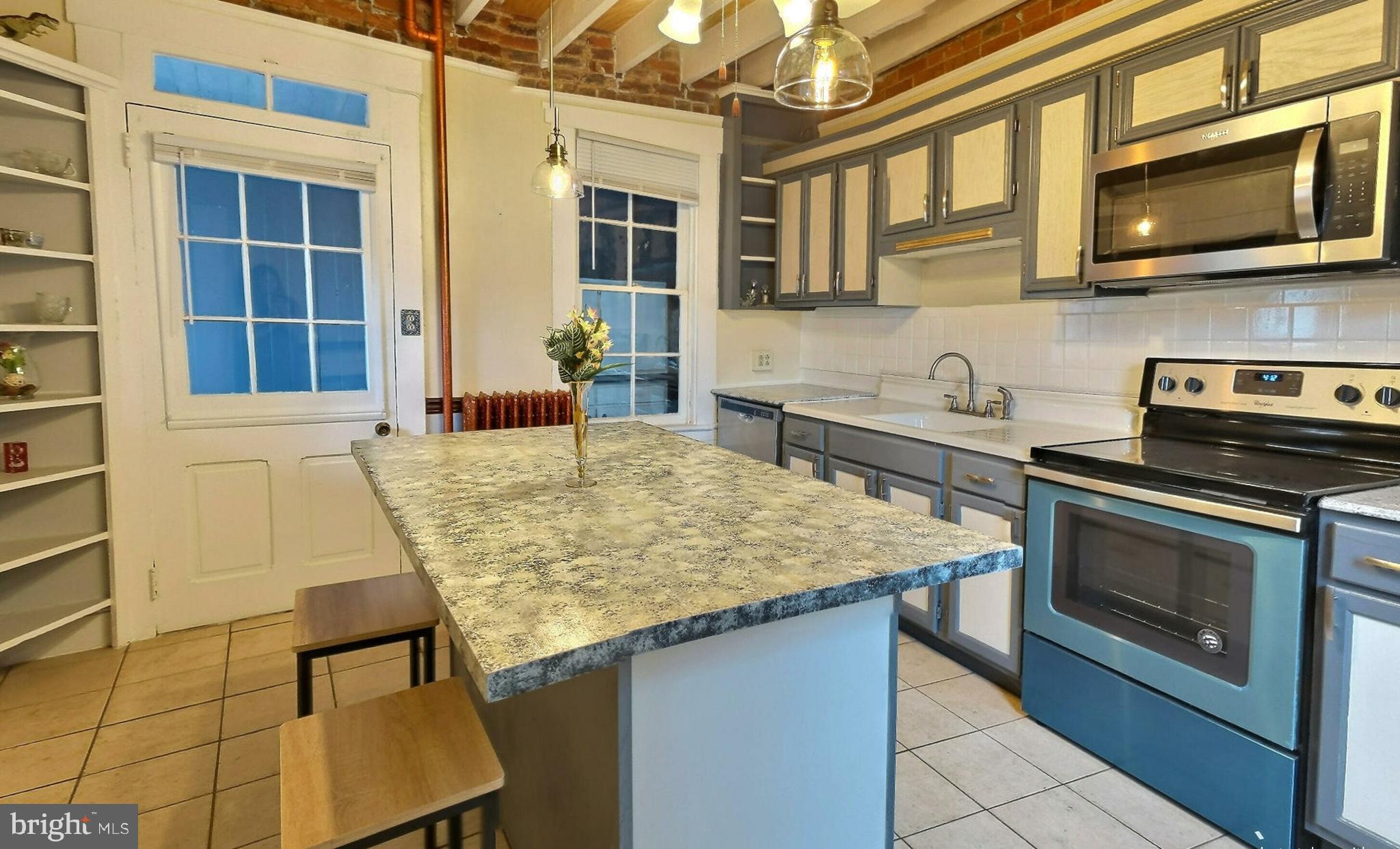 WEST SIDE - Residential