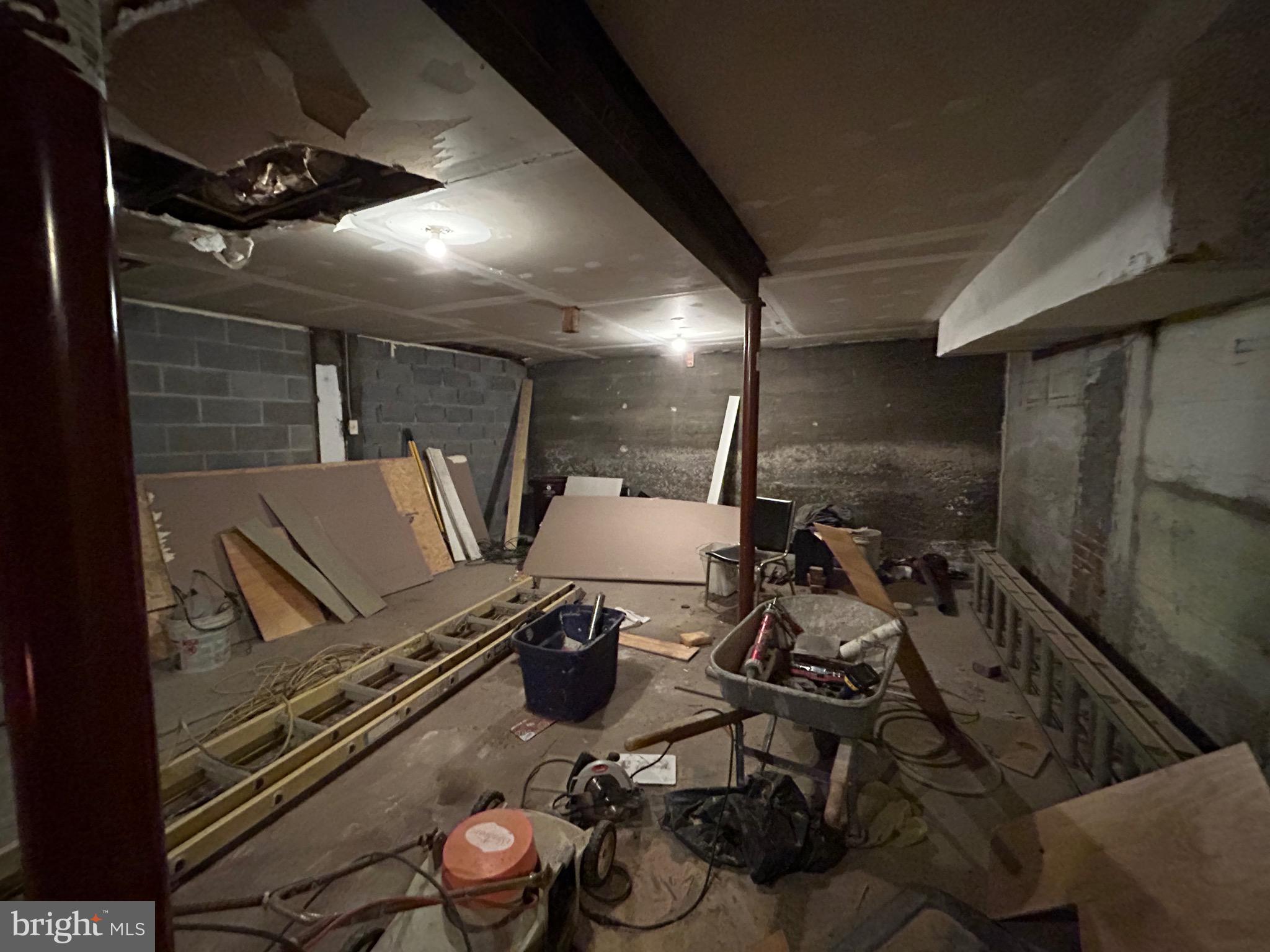 WEST SIDE - Residential