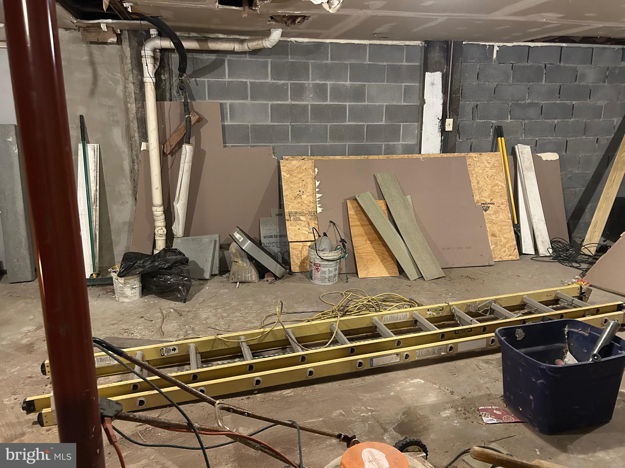 WEST SIDE - Residential