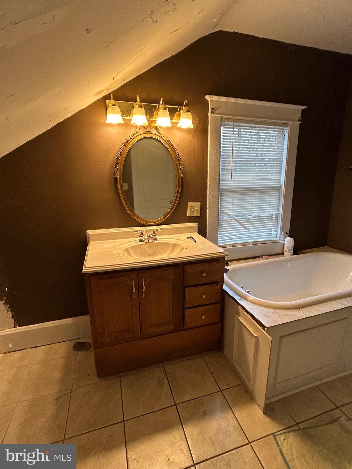 WEST SIDE - Residential