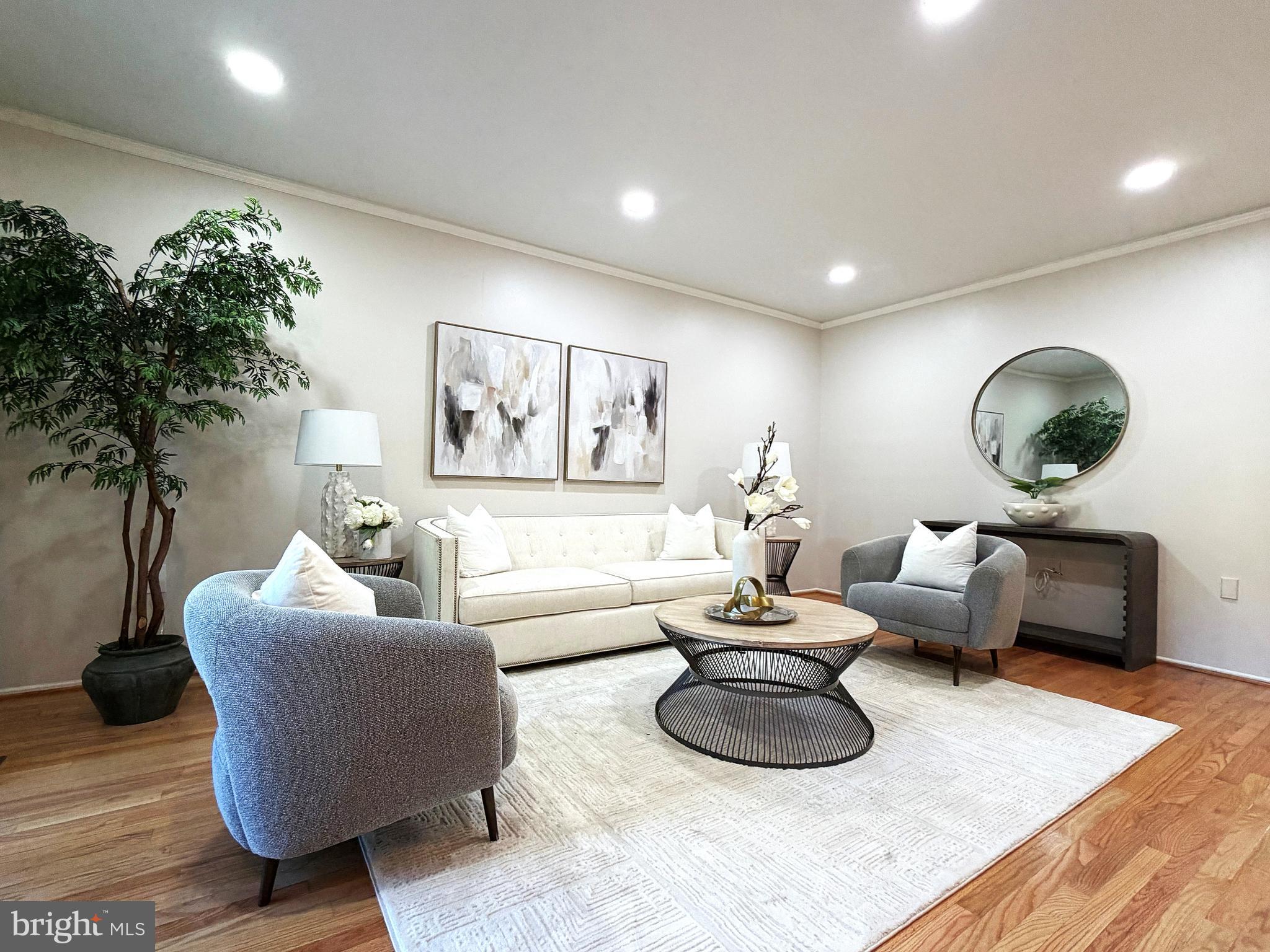 7 NARROWLEAF COURT