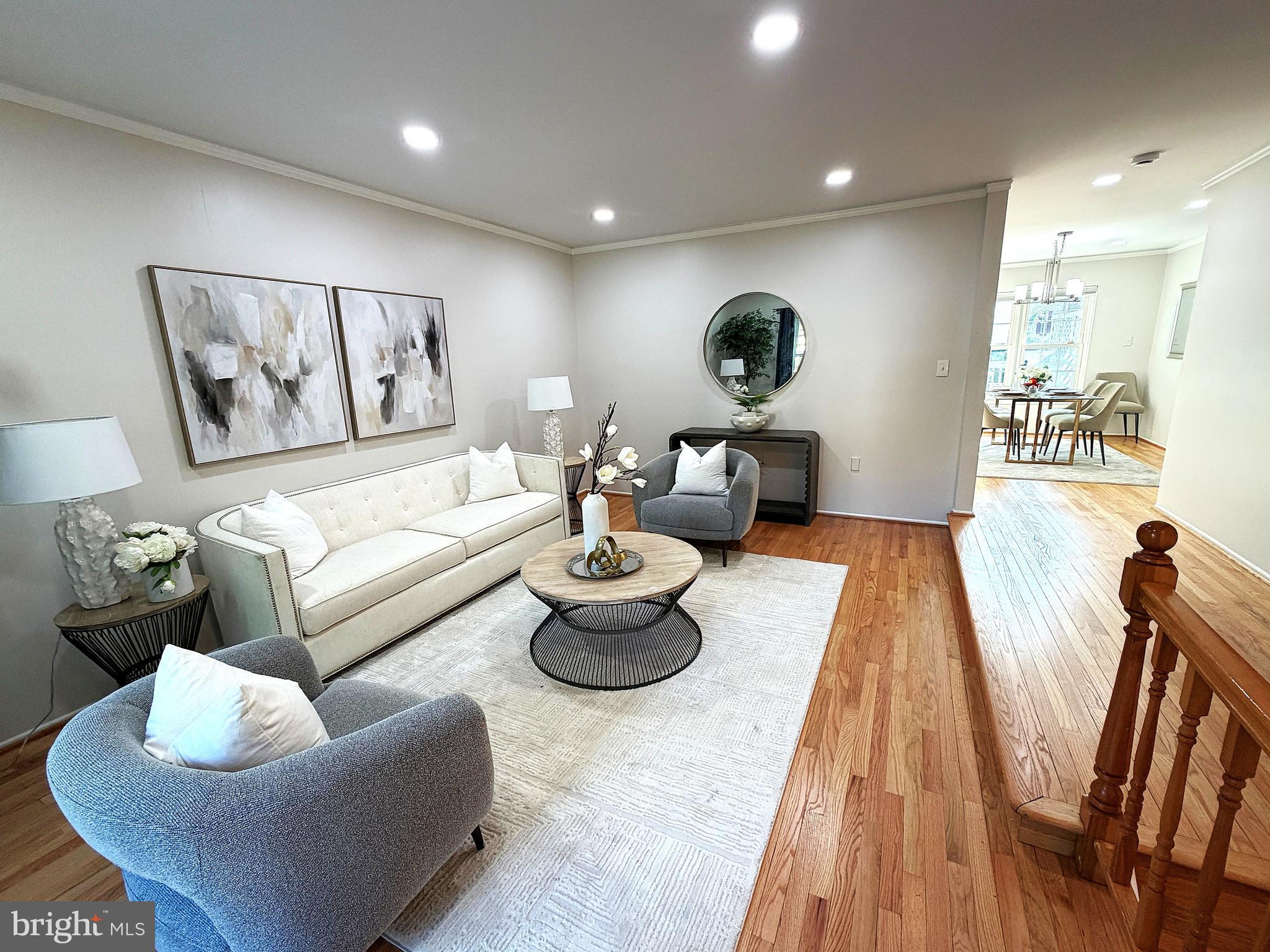 7 NARROWLEAF COURT