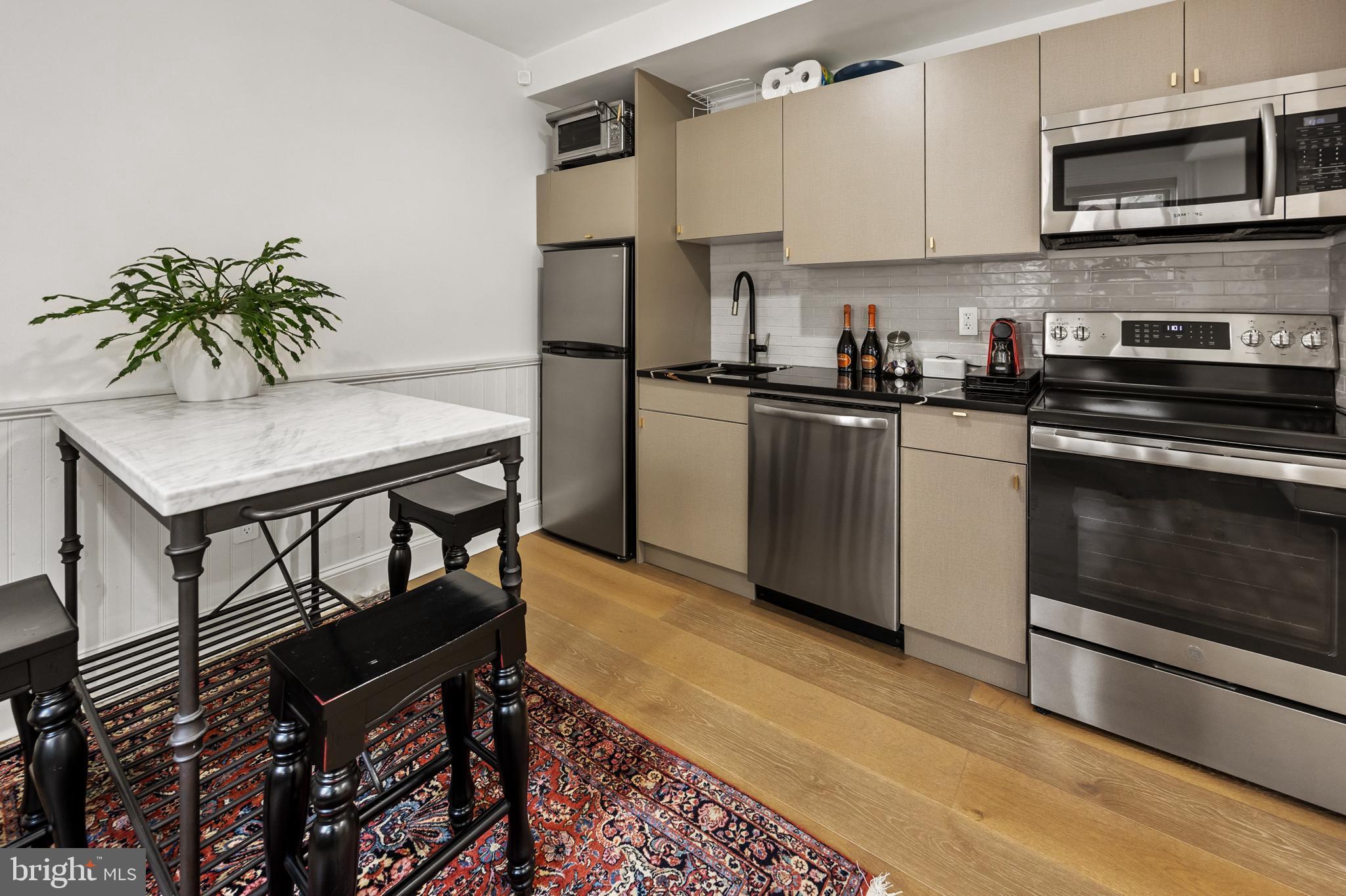 FAIRMOUNT - Residential