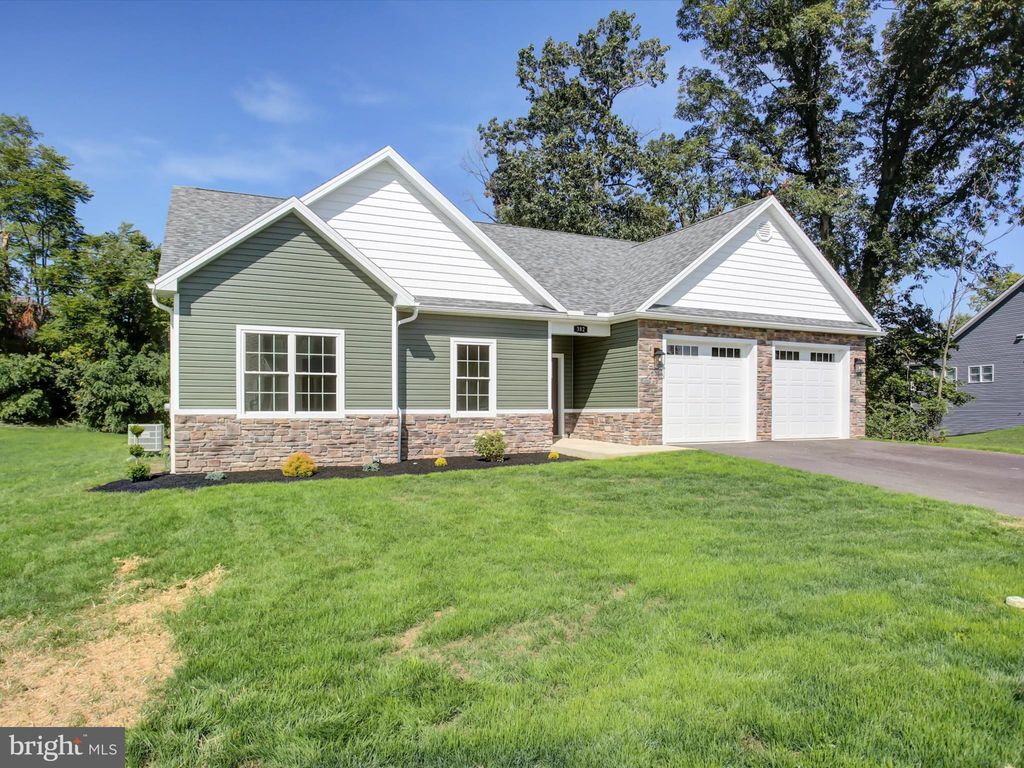 Photo of 382 Teaberry Drive, GREENCASTLE, PA 17225 (MLS # PAFL2029074)